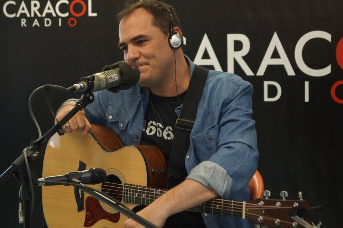 El cantante español despertó emoción con la interpretación de sus melodías