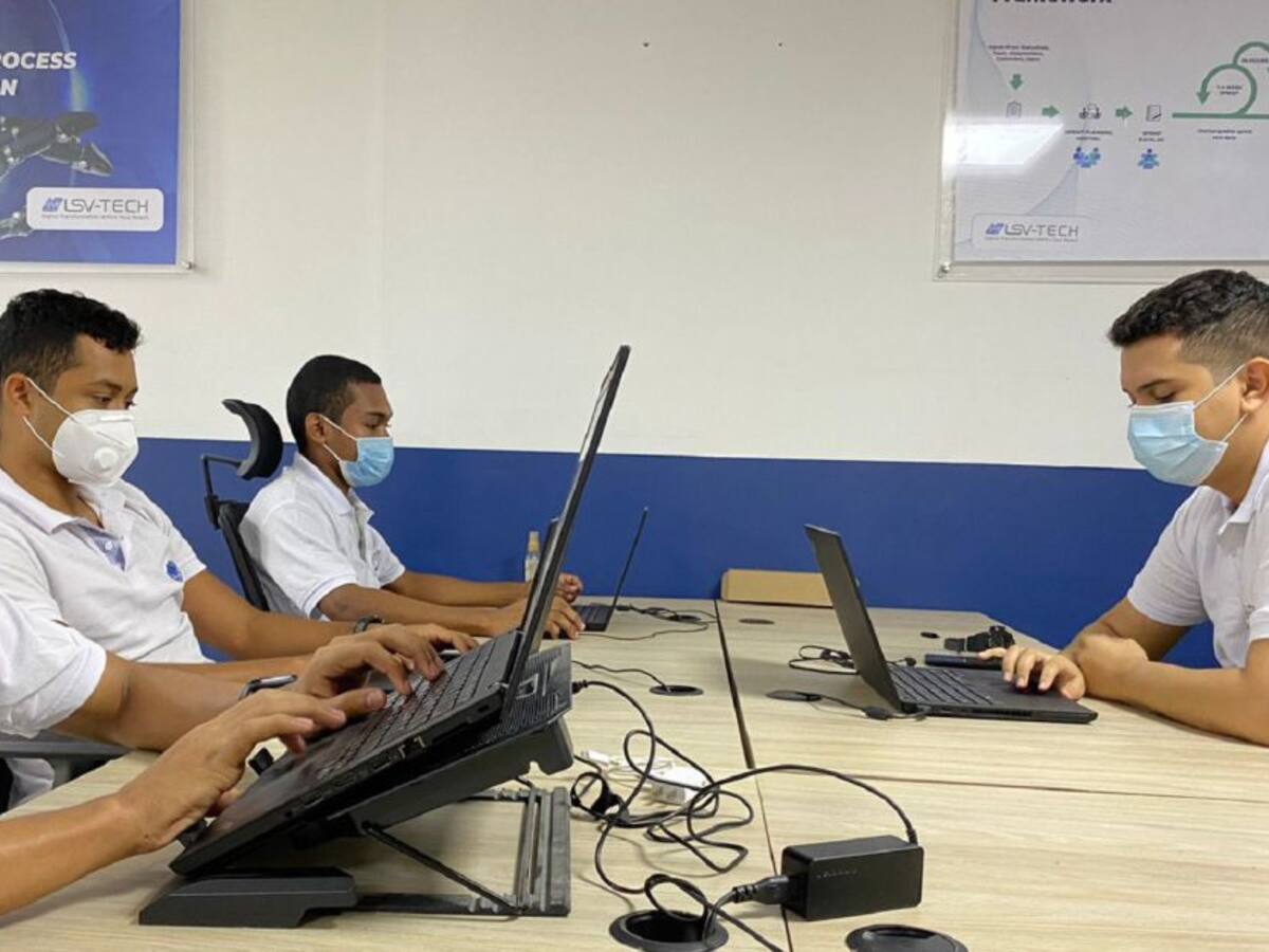 Jóvenes de Cartagena se capacitan en tecnología