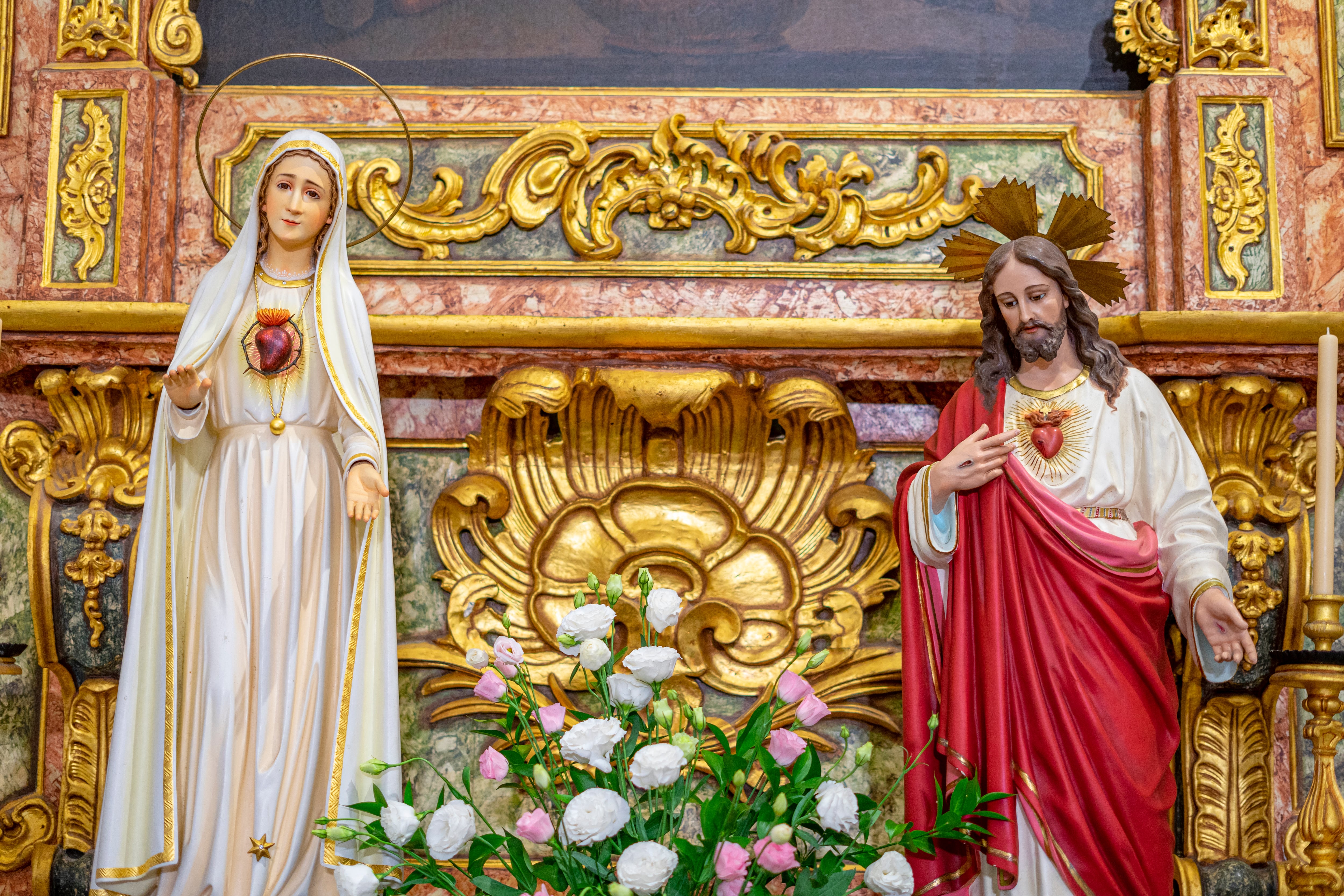 Figura del Sagrado Corazón de Jesús y el Sagrado Corazón de María. / Getty Images.