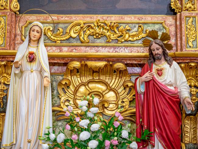 Figura del Sagrado Corazón de Jesús y el Sagrado Corazón de María. / Getty Images.