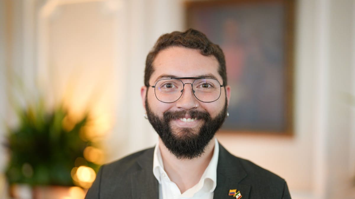 Al Oído: Moisés Ninco sale de embajada en México por falta de mérito, no por joven