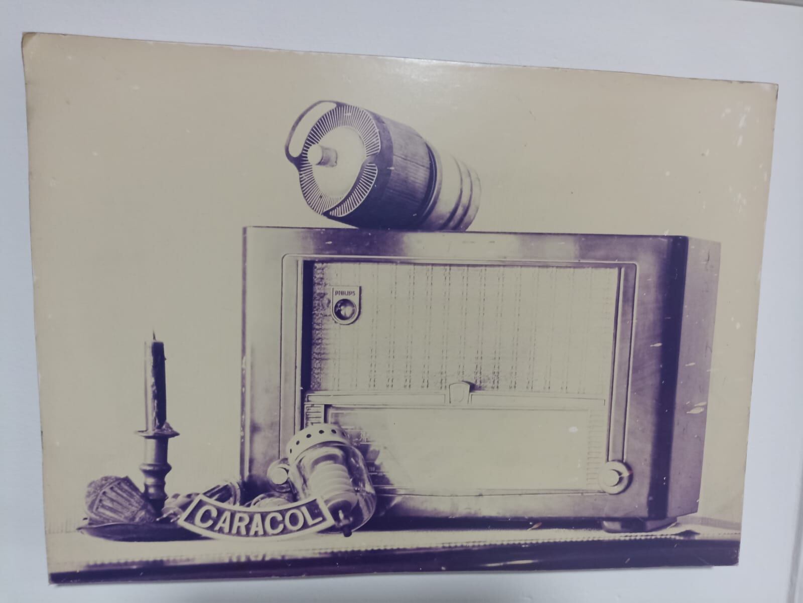 Día Mundial De La Radio, fotos históricas que reposan en Caracol Radio Armenia. Foto Adrián Trejos