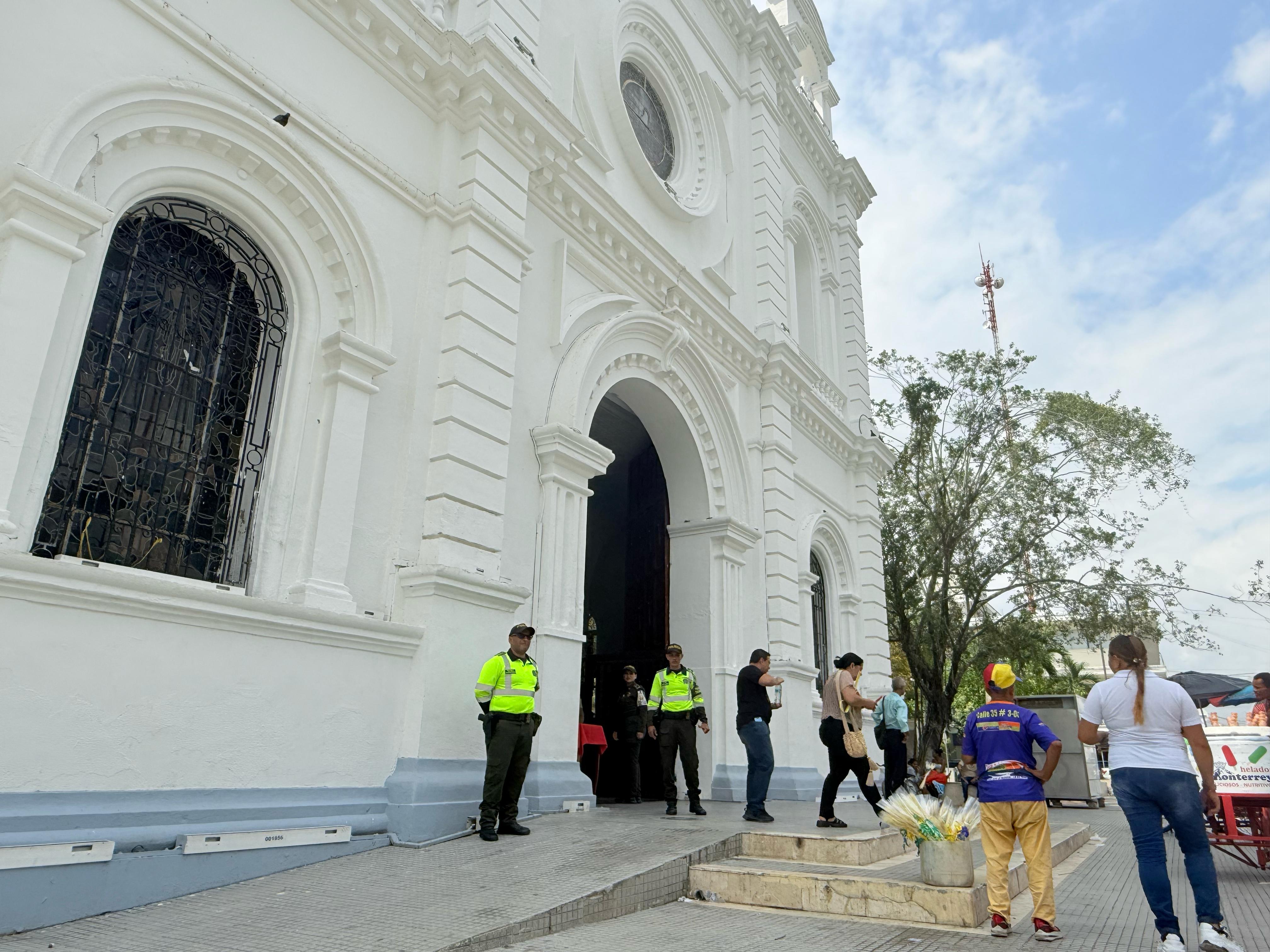 La Policía custodio las iglesias y sitios de peregrinación en Córdoba durante Semana Santa.