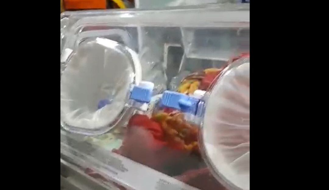 Ambulancia en la que era transportada la bebé recién nacida