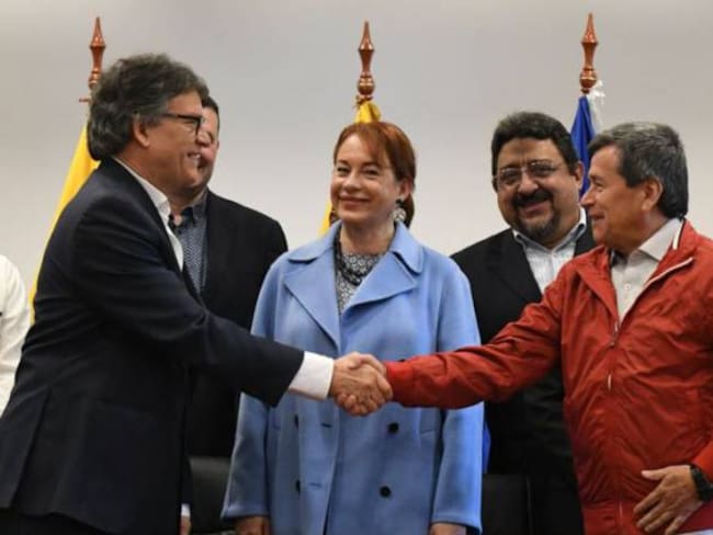 Se reanudan los diálogos de paz entre el Gobierno y el ELN en Cuba