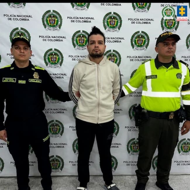 Enviado a la cárcel hombre por presuntamente arrollar a su pareja sentimental y a un primo de ella, tras una discusión, en vías de Antioquia