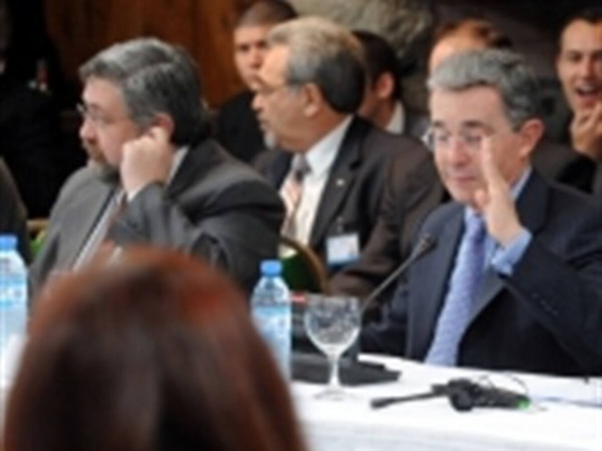 Fuerte contrapunteo tuvieron Uribe, Correa y Chávez