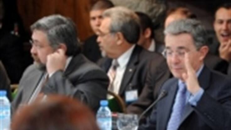 Fuerte contrapunteo tuvieron Uribe, Correa y Chávez