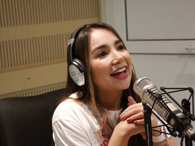 Paola Jara muestra sus lunares con un diminuto traje de baño