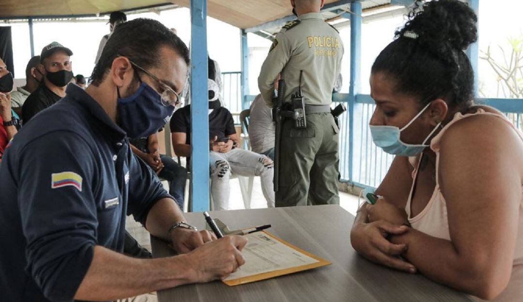 Proceso de verificación de población migrante en Marmato.