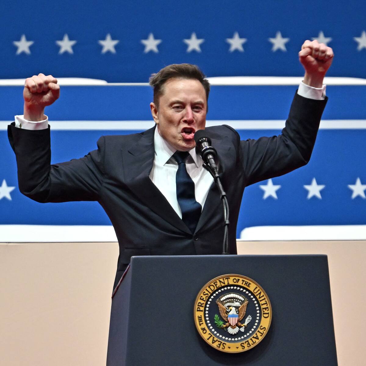 Elon Musk insta a los empleados federales a que rindan cuentas de su trabajo o renuncien
