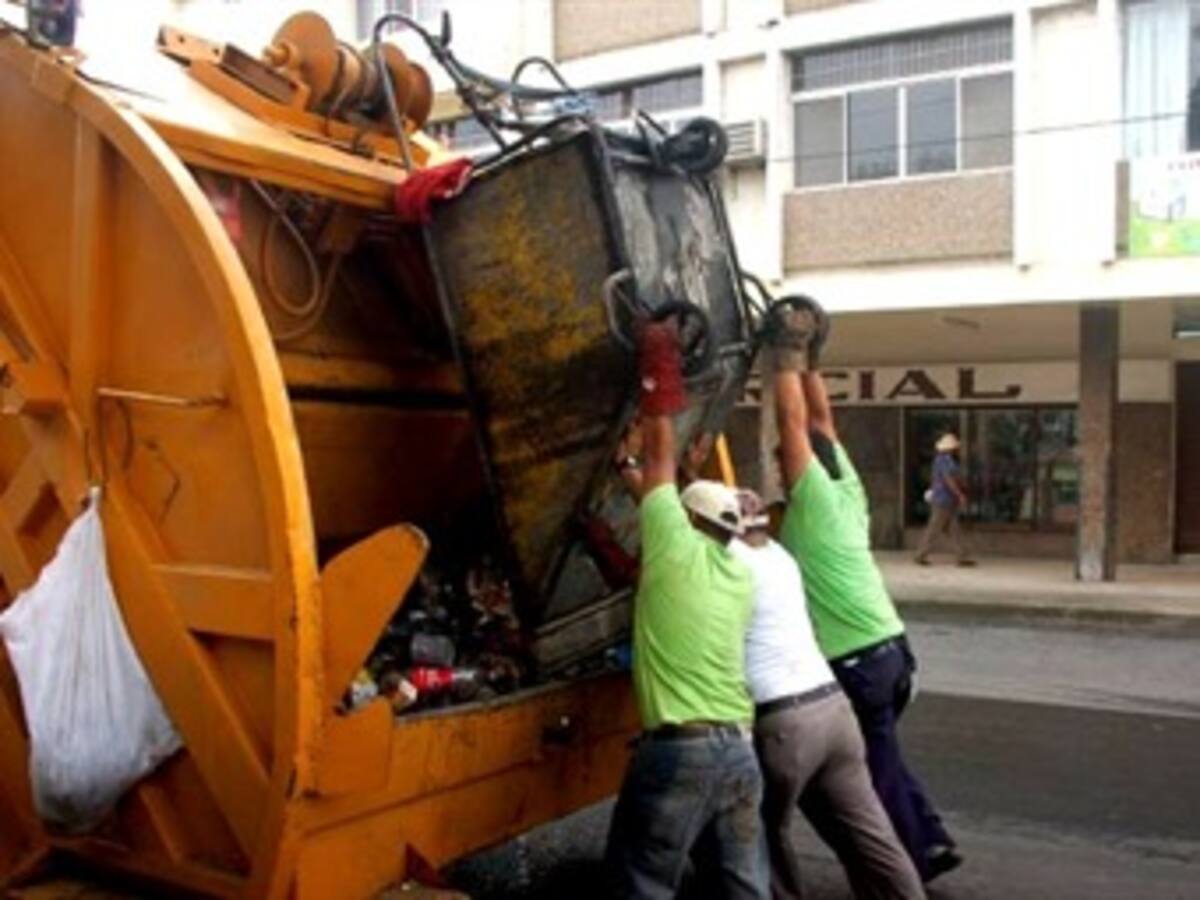 Viernes cierra licitación para la adquisición de vehículos recolectores se basuras para el Acueducto
