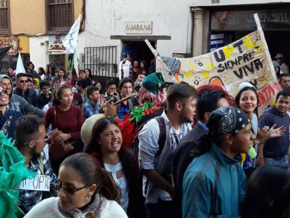 Alrededor de 5.000 estudiantes de la universidad UPTC protestan pacíficamente en Tunja