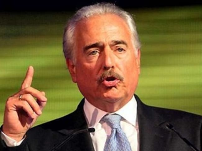 Congresistas conservadores exigen a Pastrana respeto para el presidente Santos