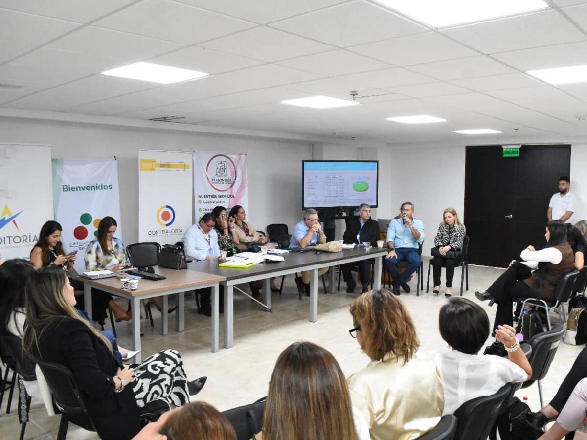 ¿Cuáles fueron los compromisos de la comisión de moralización sobre la salud del Quindío?