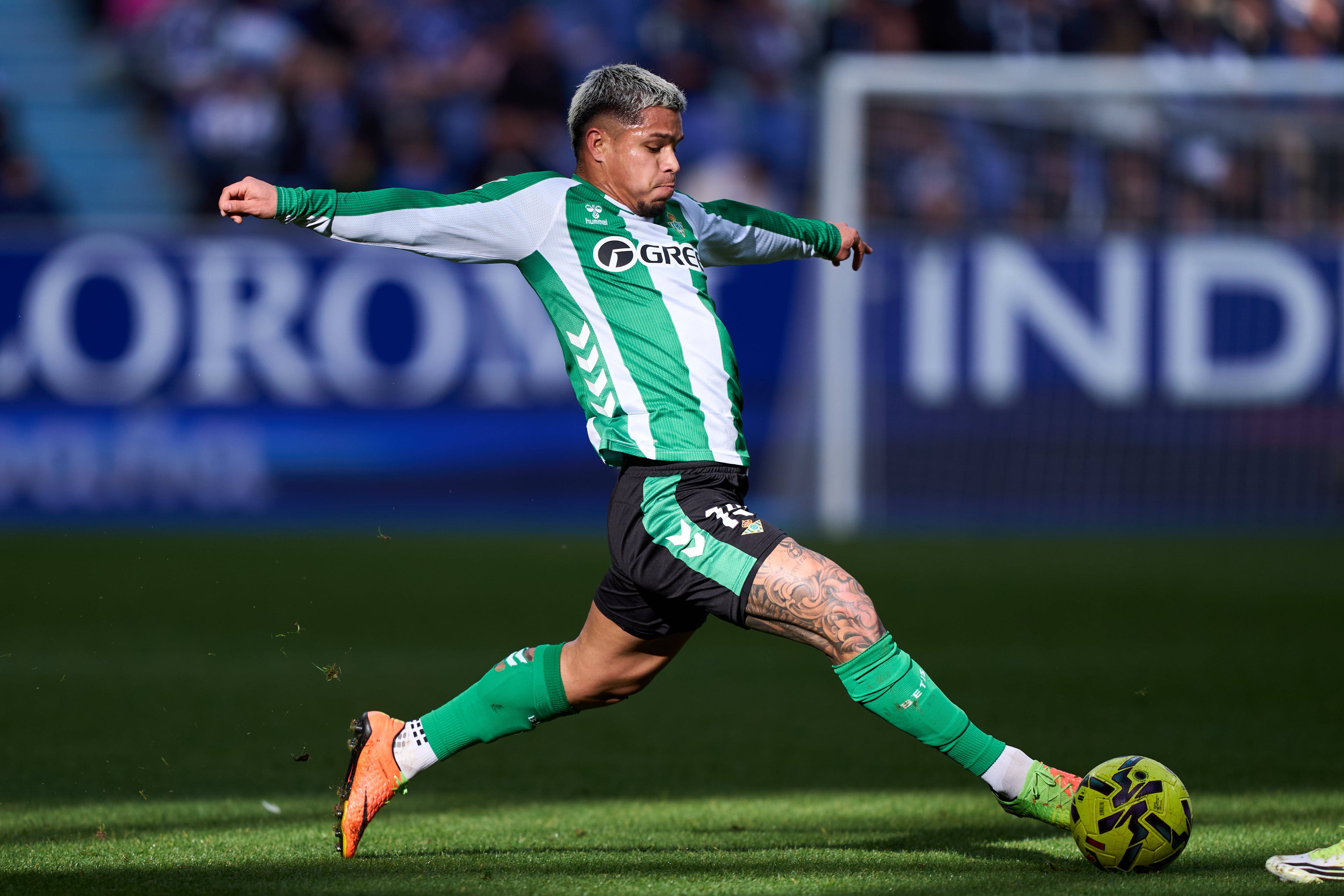 OVIEDO, SPAIN - JANUARY 10: Cucho Hernandez of Real Betis in action during the LaLiga EA Sports match between Real Oviedo and Real Betis Balompie at Carlos Tartiere on January 10, 2026 in Oviedo, Spain. (Photo by Juan Manuel Serrano Arce/Getty Images)