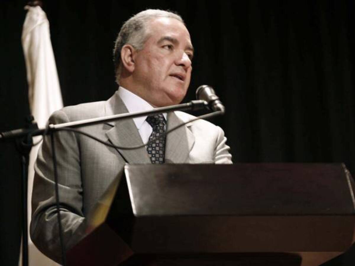 Firma norteamericana vinculada a Reficar pretende irse del país: contralor