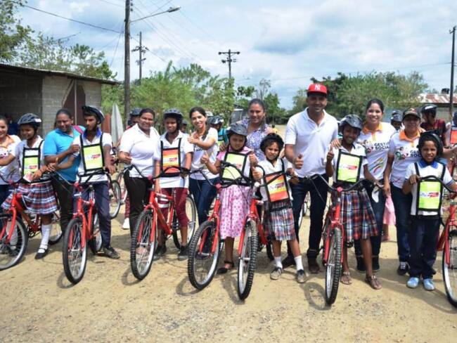 Entregan 44 bicicletas a estudiantes de San Jacinto del Cauca