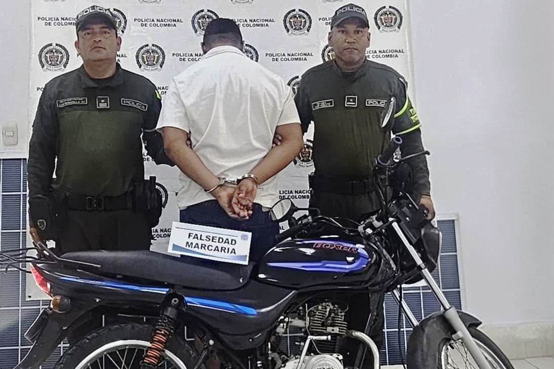 Capturado por conducir motocicleta con el número del motor adulterado