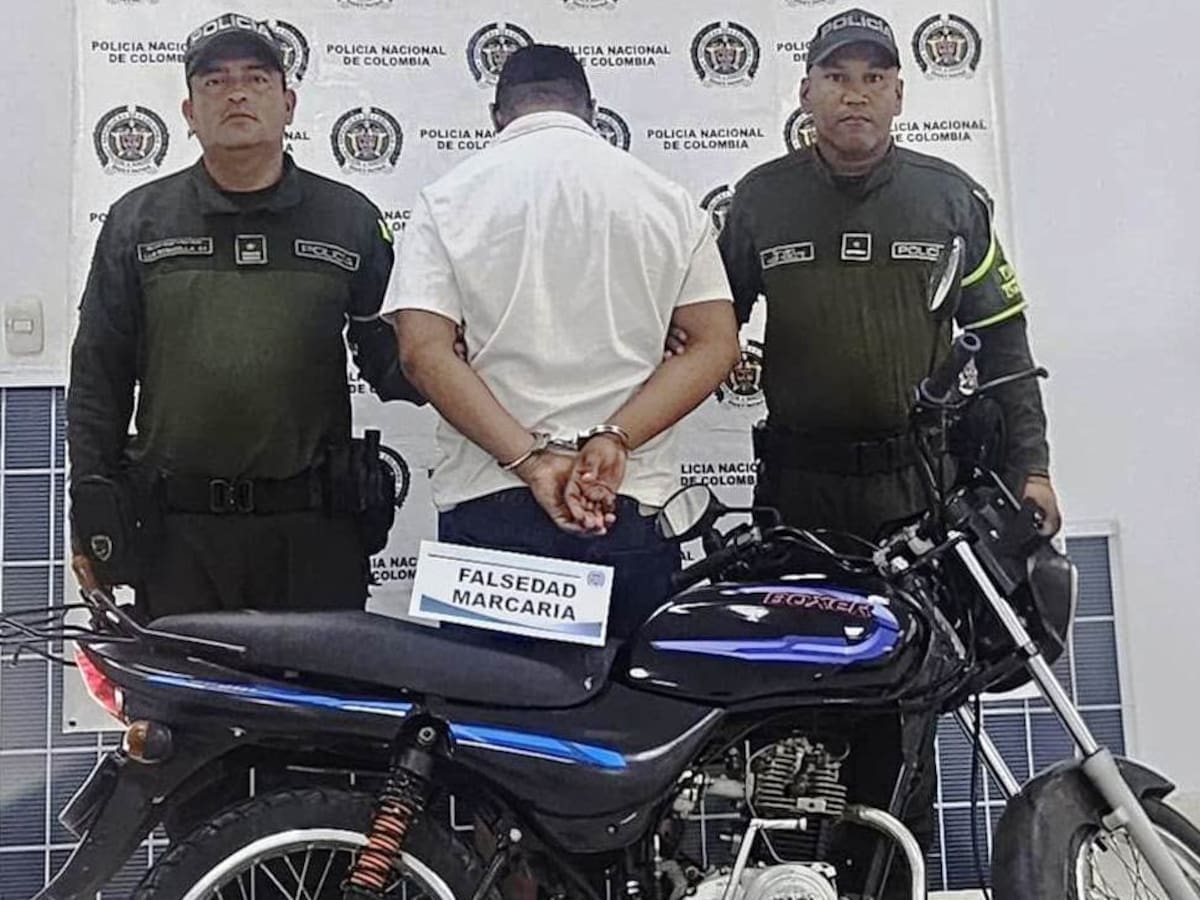 Capturado por conducir motocicleta con el número del motor adulterado
