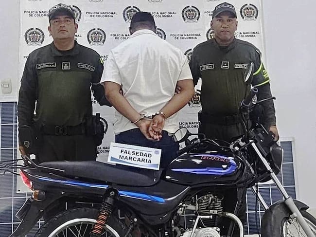 Capturado por conducir motocicleta con el número del motor adulterado