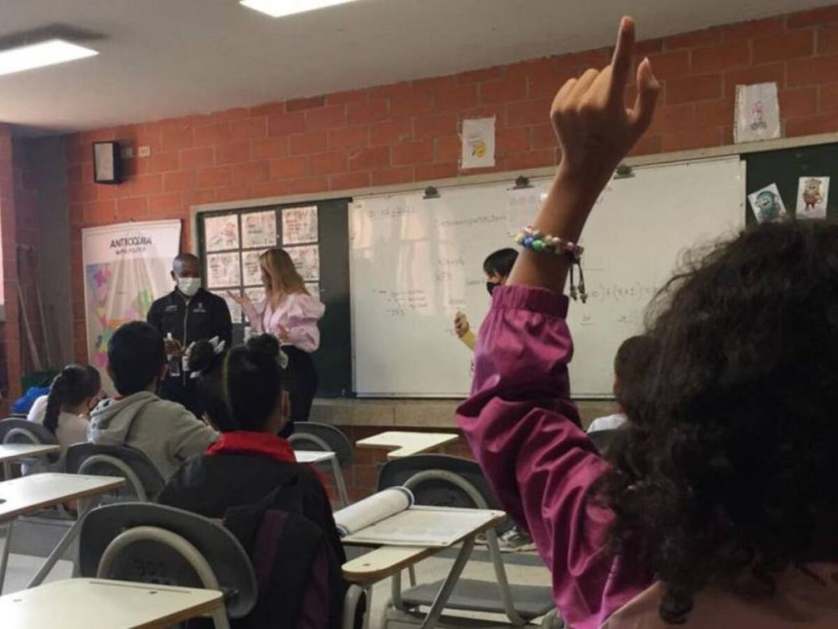 Docentes de Antioquia preparan protestas por no pago de salarios
