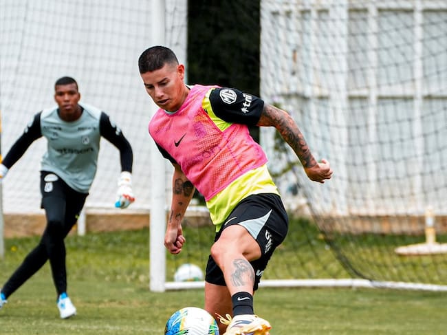 James Rodríguez durante sus primeros entrenamientos con Nacional / X: @nacionaloficial.