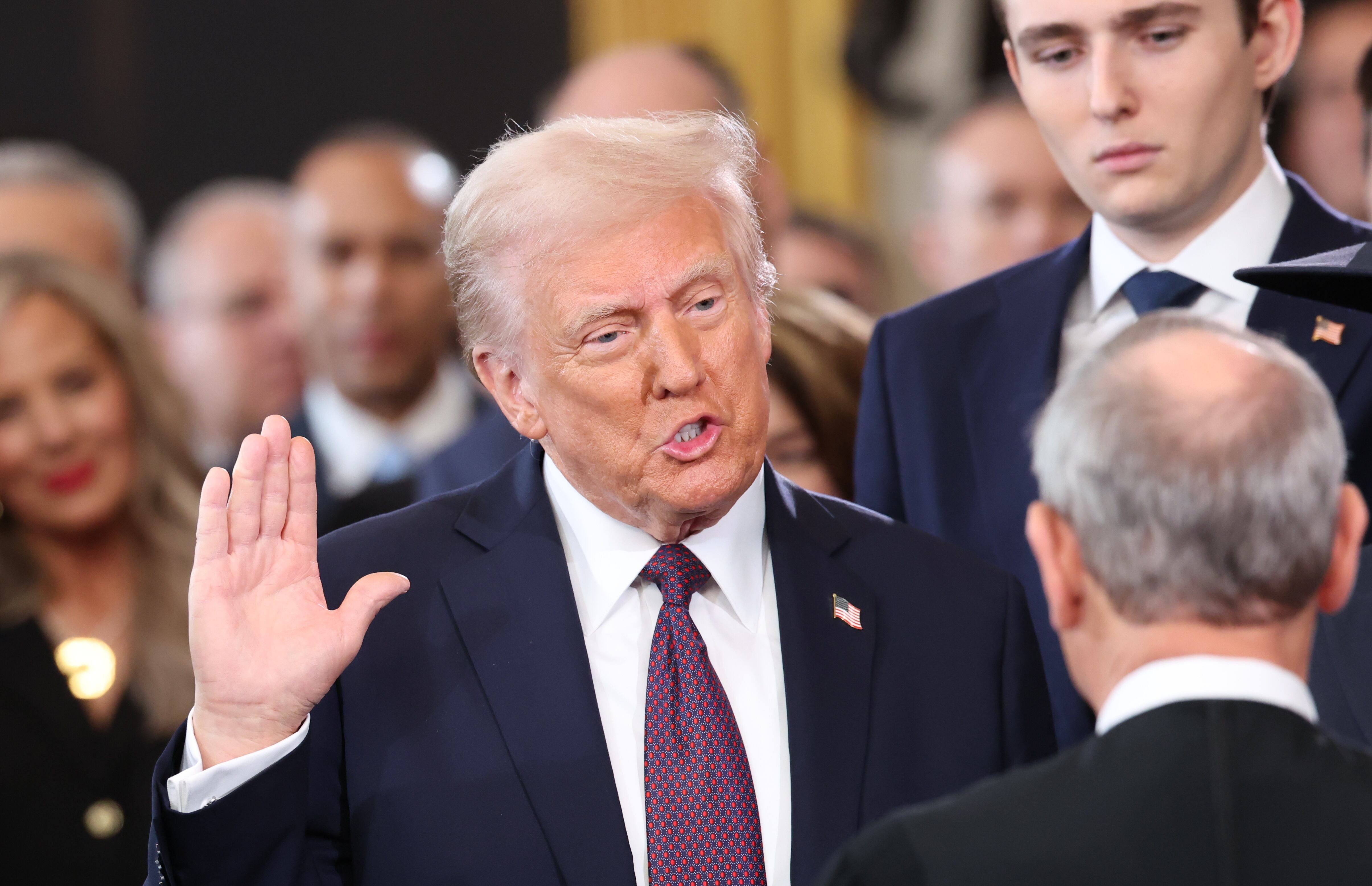 Washington (United States), 20/01/2025.- Donald Trump is sworn in as the 47th US President in the US Capitol Rotunda in Washington, DC, USA, 20 January 2025. EFE/EPA/KEVIN LAMARQUE / POOL