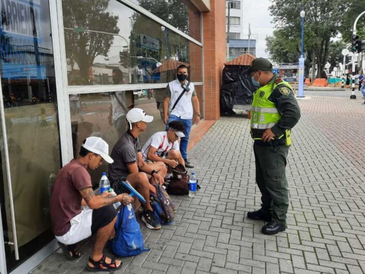 Operativos en Pereira contra personas que se dedican a limpiar parabrisas