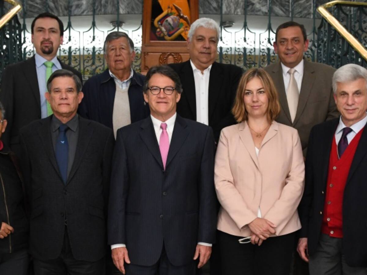 Santos ordena regreso de jefe negociador con el ELN a Quito para reiniciar los diálogos