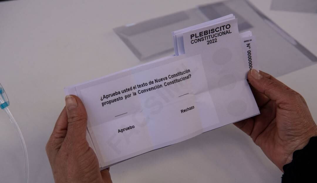 Papeleta que se utilizará en el plebiscito constitucional de Chile.           Foto: Getty 