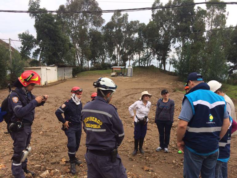 Inspección de técnicos en la zona de alto riesgo. 