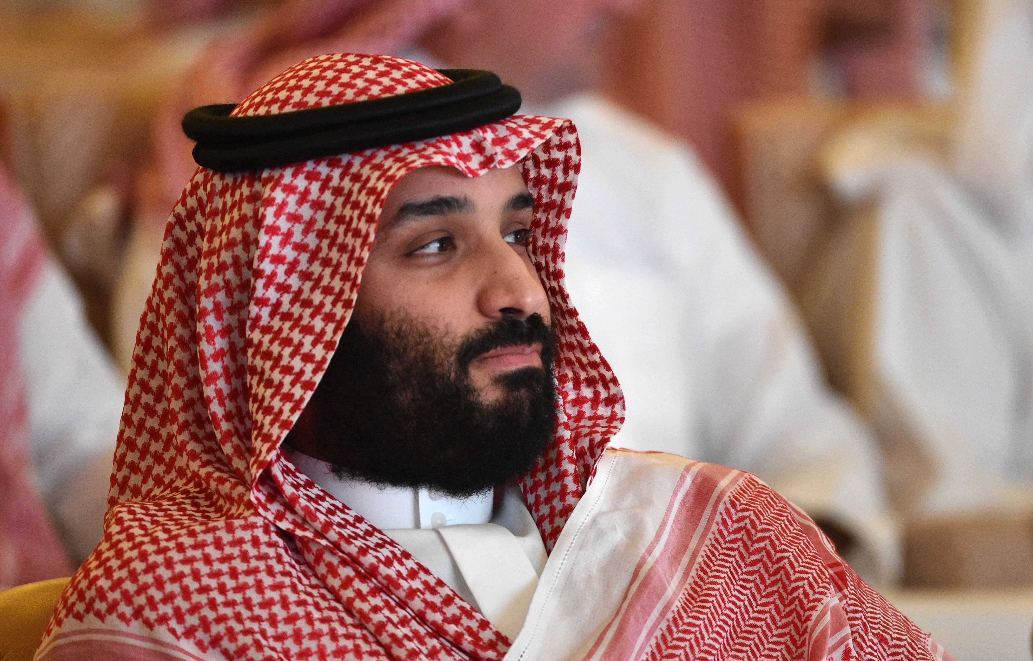 El príncipe heredero de Arabia Saudita, Mohammed bin Salman, asiste a la conferencia de la Iniciativa de Inversión Futura (FII) en la capital de Arabia Saudita, Riad, el 23 de octubre de 2018. (Photo by FAYEZ NURELDINE / AFP)        (Photo credit should read FAYEZ NURELDINE/AFP via Getty Images)