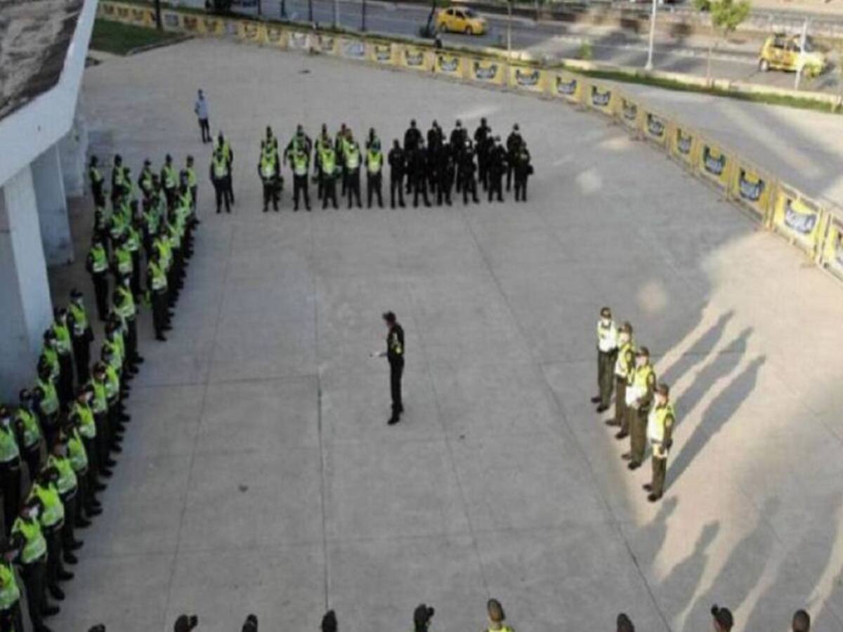 Mil policías en vigilancia en regreso de hinchas al estadio en Barranquilla