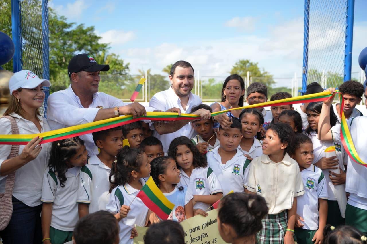 Gobernador de Bolívar Yamil Arana entregó alcantarillado en Gualí