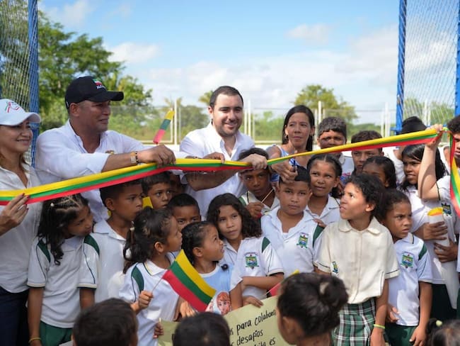 Gobernador de Bolívar Yamil Arana entregó alcantarillado en Gualí