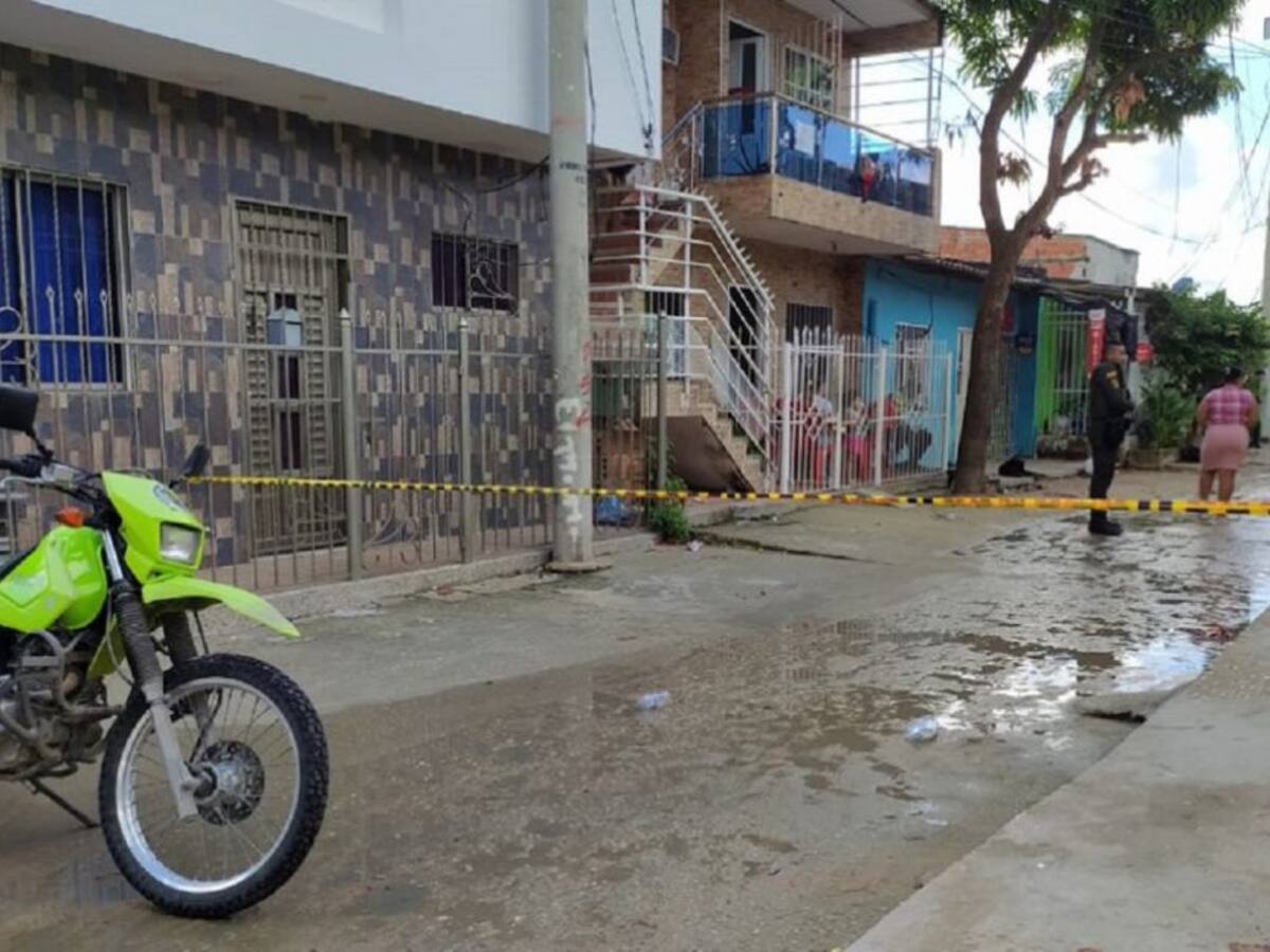 Lanzan artefacto explosivo en Soledad dejando a tres personas lesionadas