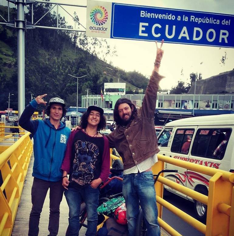 El de azul es Miguel Alejandro Pérez