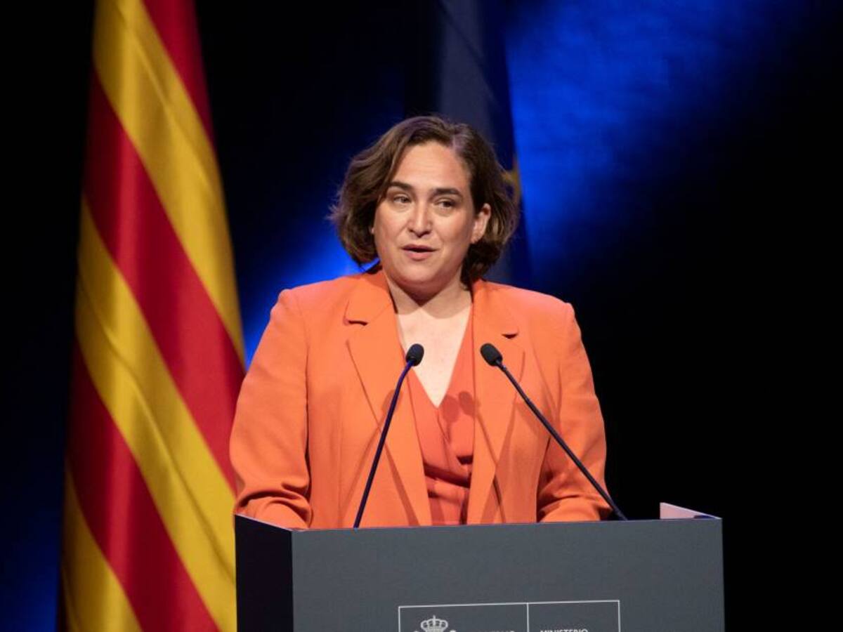 Alcaldesa de Barcelona pide restituir a Quintero como alcalde de Medellín