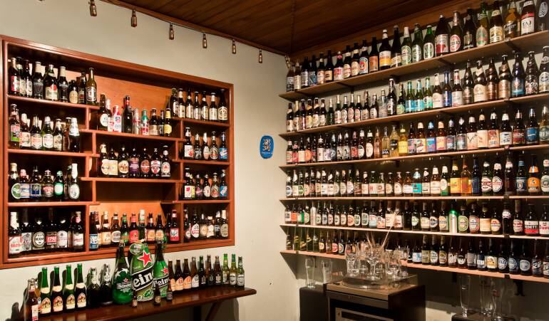 “No es una colección de botellas de cerveza, sino de cervezas en botella”, asegura el coleccionista Villegas.