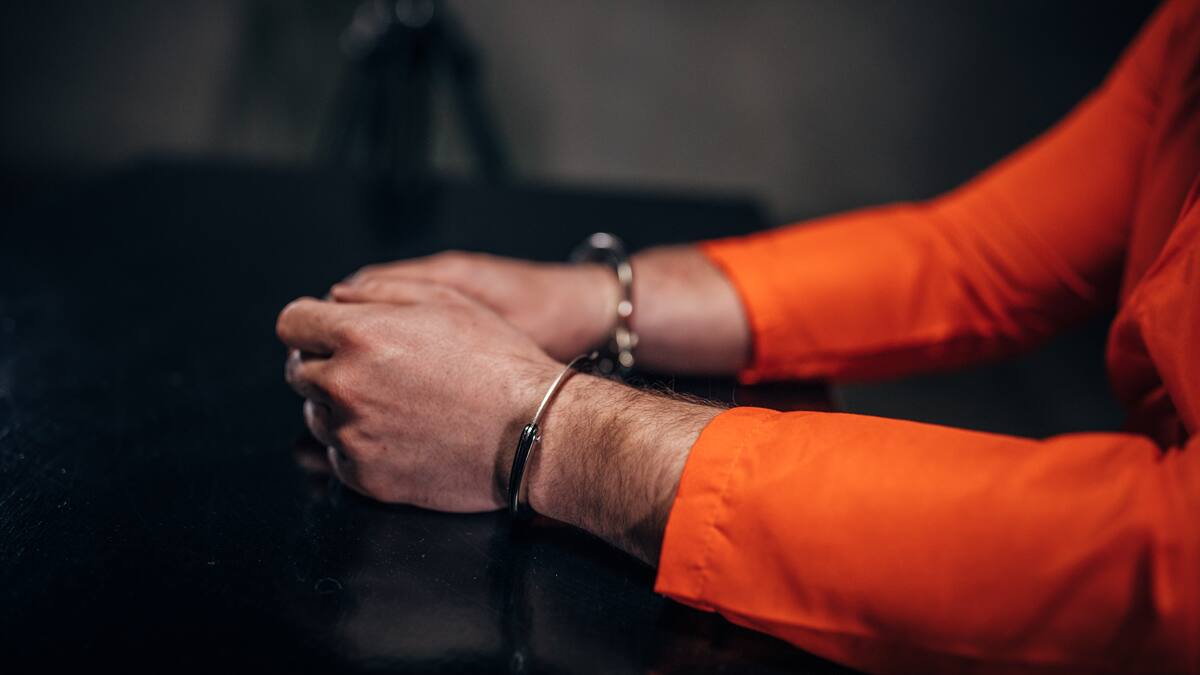 Siete años de prisión para estadounidense que sostuvo relaciones con menores en Medellín