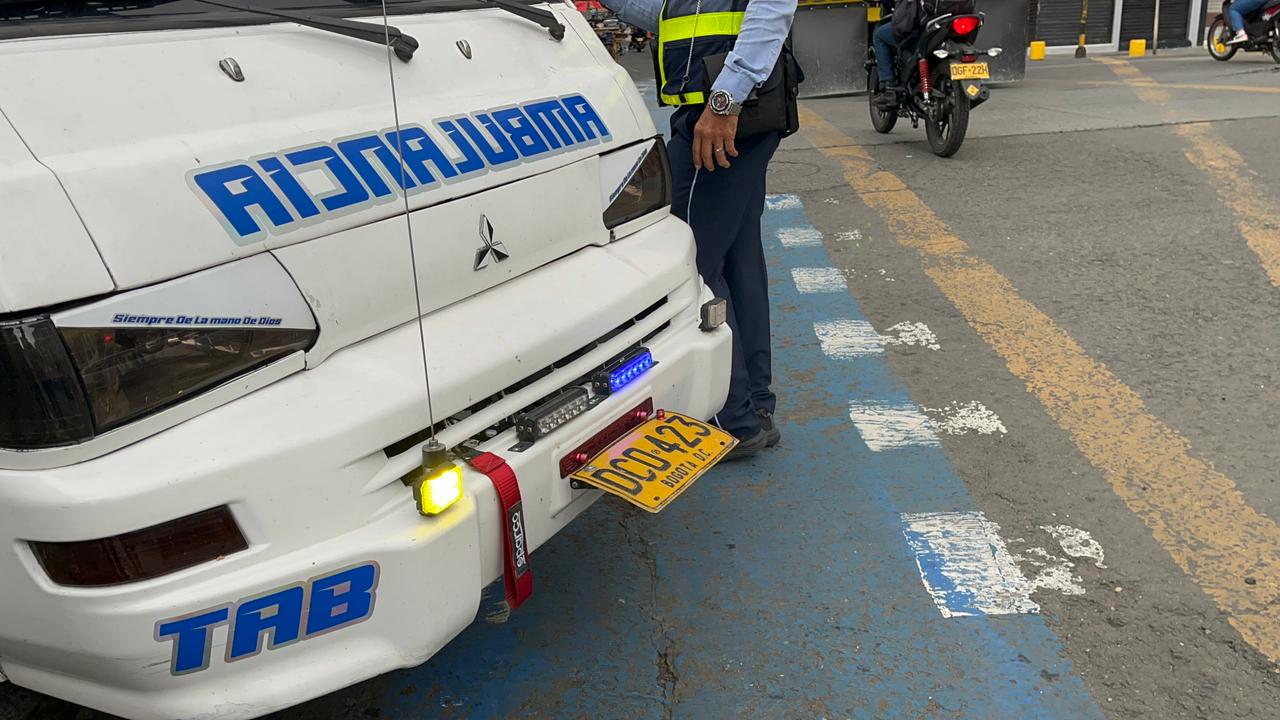El conductor de la ambulancia no contaba con la licencia exigida para operar este tipo de vehículos. Foto: Secretaría de Movilidad de Cali.