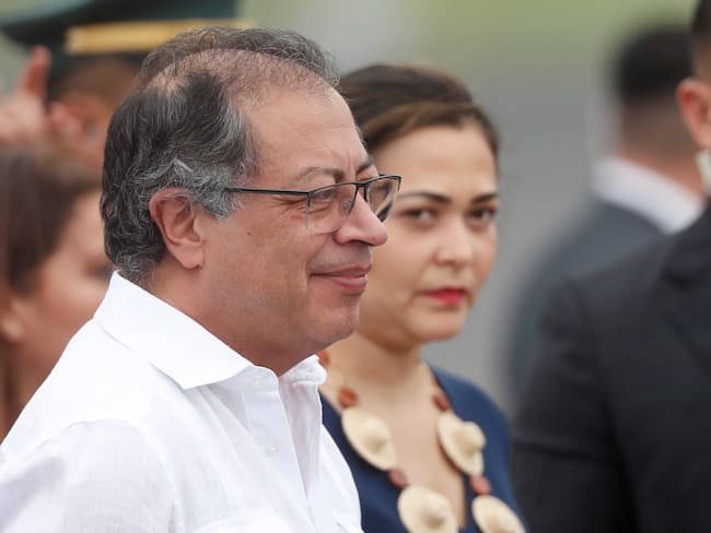 El presidente Petro llegó este domingo a Panamá para asistir a la ceremonia de investidura el lunes del presidente electo panameño, José Raúl Mulino. EFE/ Rodrigo Sura