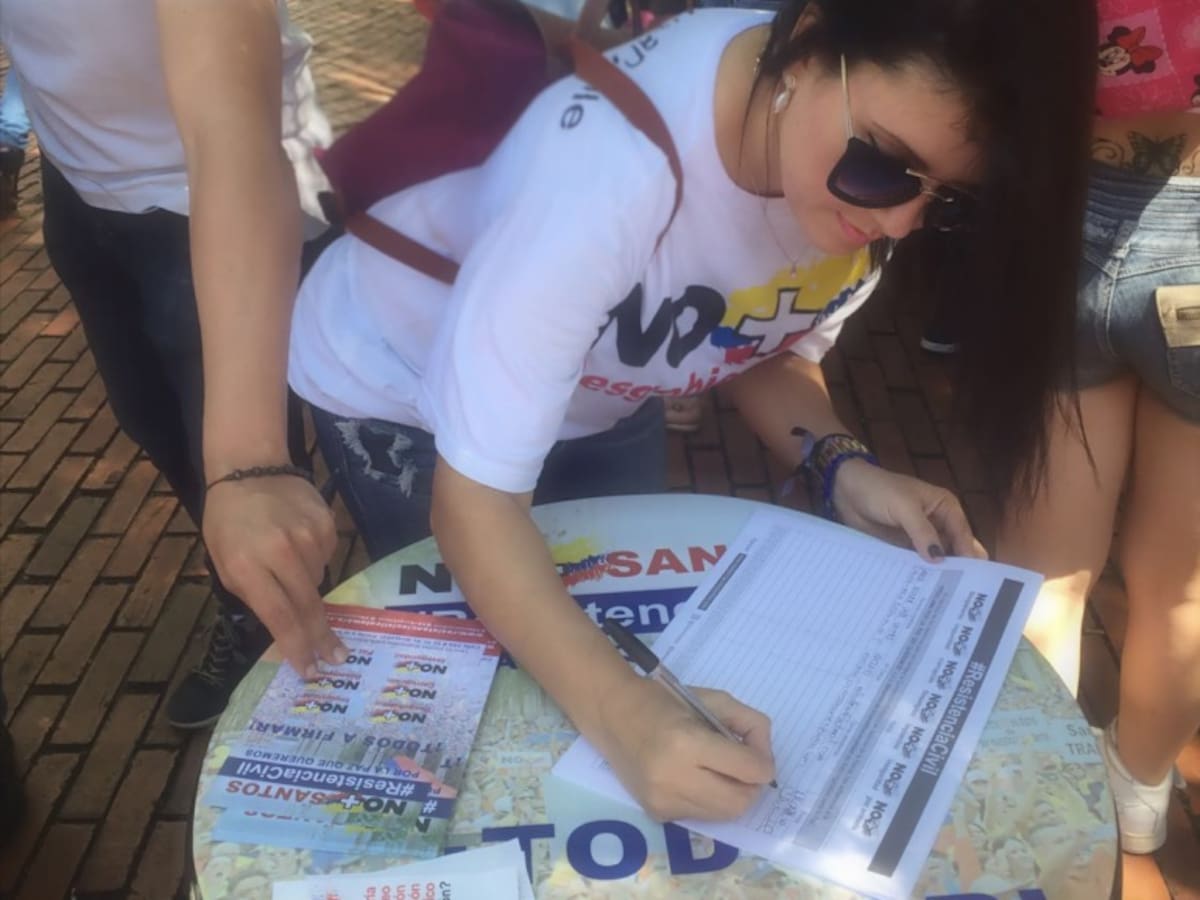 ¿Quién está detrás de la recolección de firmas del uribismo?