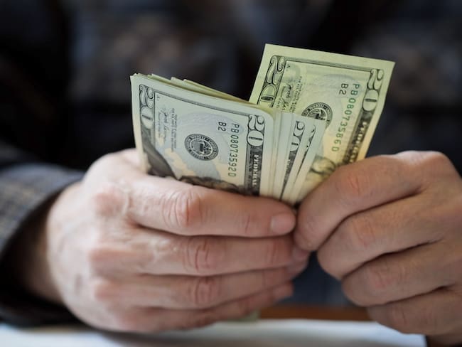 Dólares en efectivo. Foto: Getty Images.