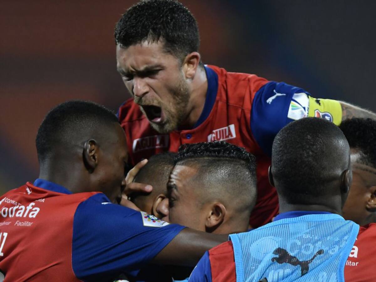 Comesaña debutó con victoria y Medellín volvió al grupo de los ocho