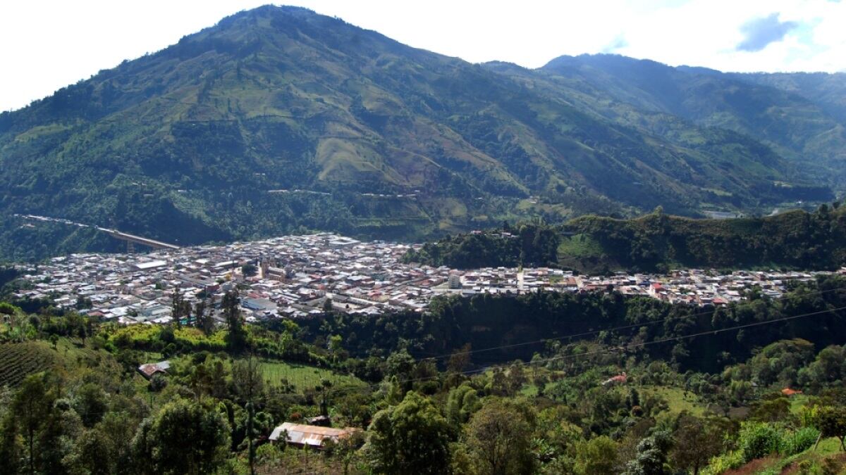 Se piden tener activos y actualizados planes de contingencia del volcán Machín en el Tolima.