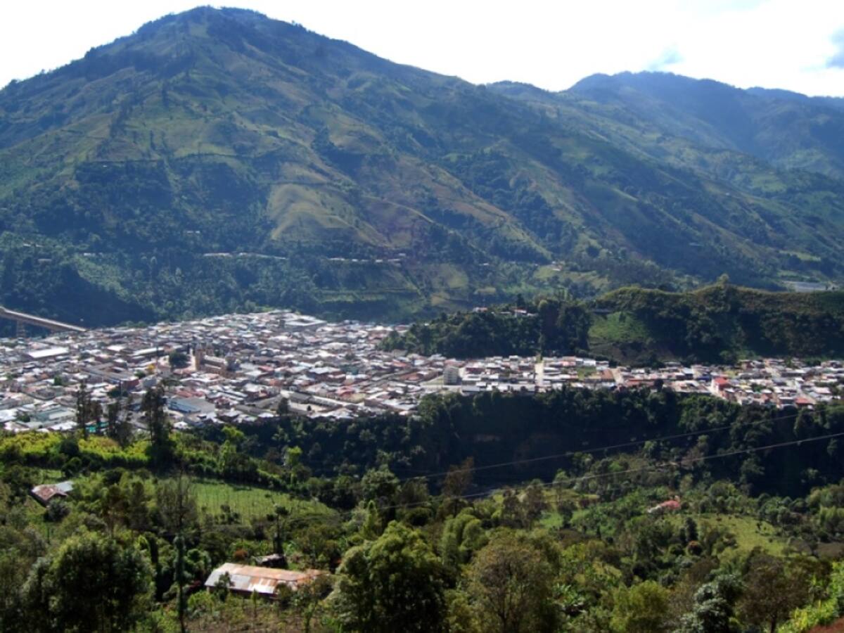 Se realiza mantenimiento al sistema de alertas tempranas al volcán Machín