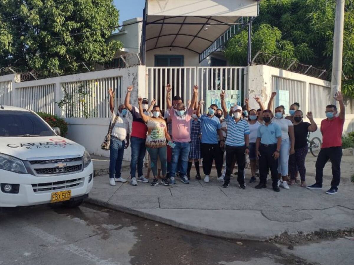 Plantón contra retorno a clases en la I.E María Reina