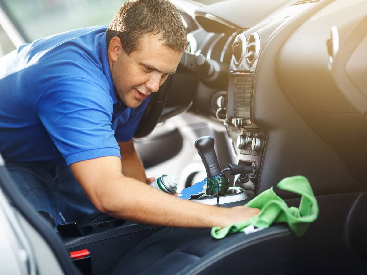 Esta es la forma correcta de limpiar la tapicería del carro: necesitará un ingrediente de cocina